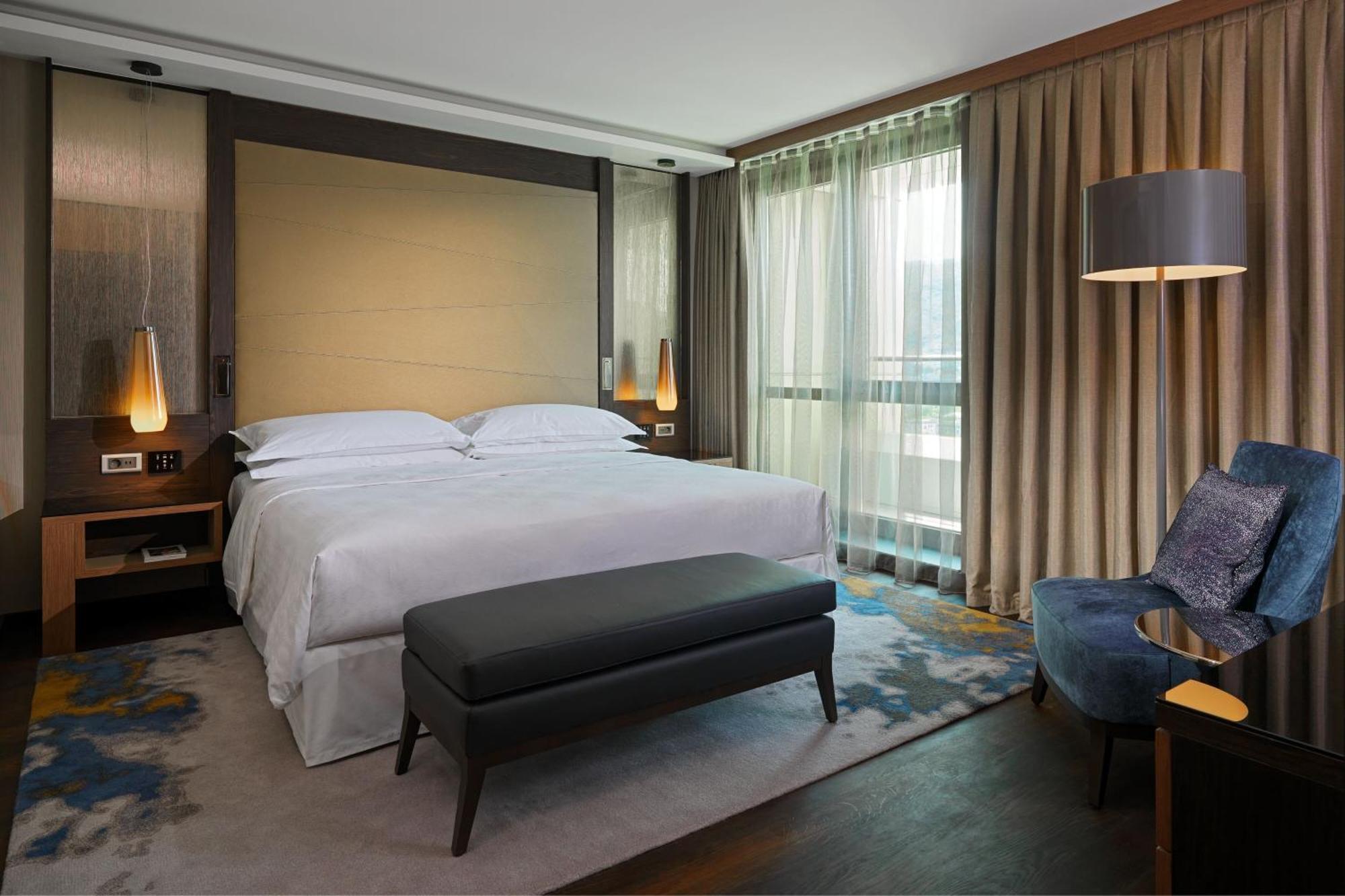 Sheraton Grand Tbilisi Metechi Palace Екстер'єр фото