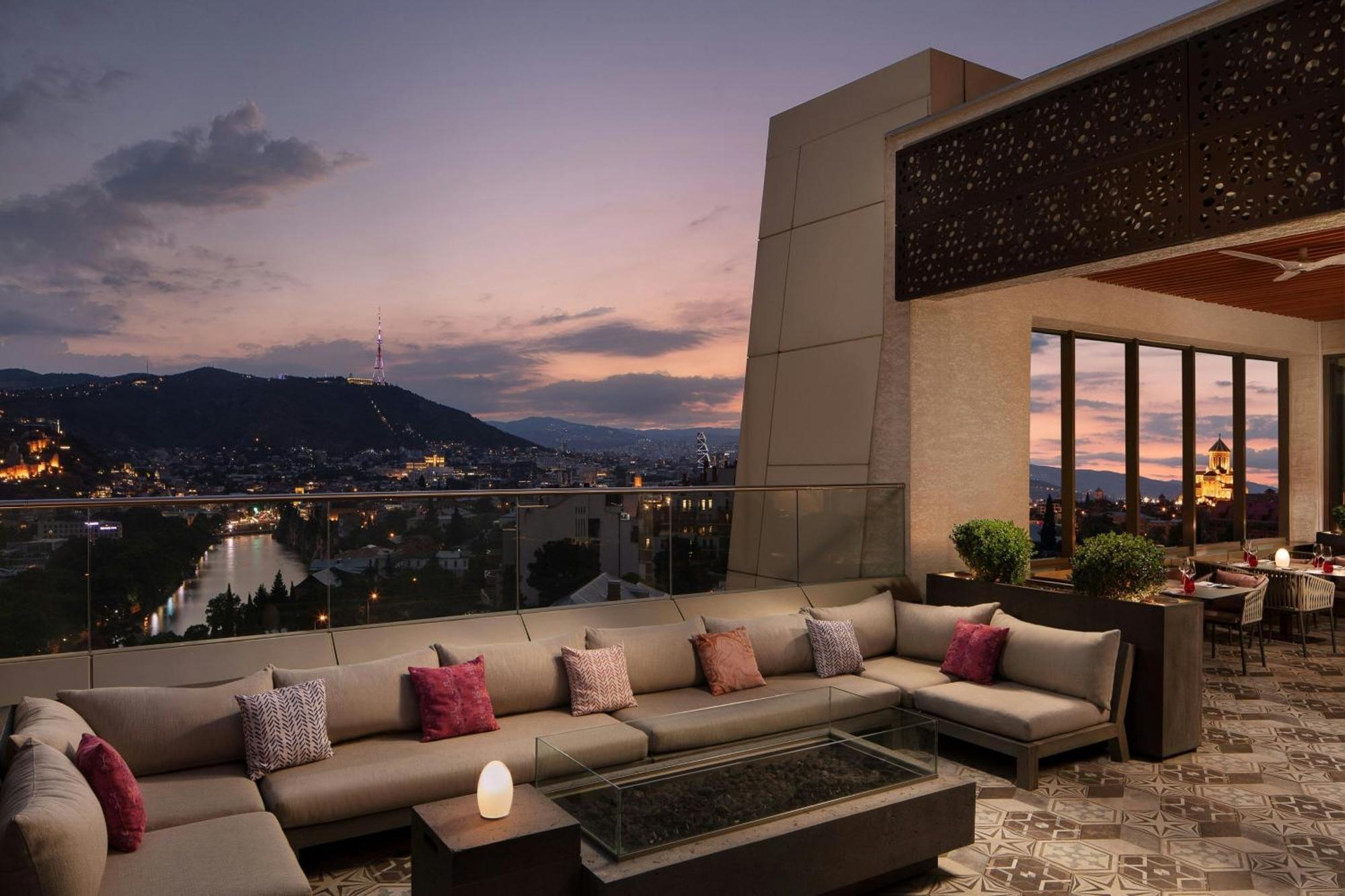 Sheraton Grand Tbilisi Metechi Palace Екстер'єр фото